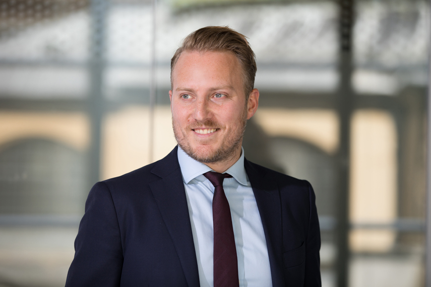 London portrait photographer for natural staff headshots in the office